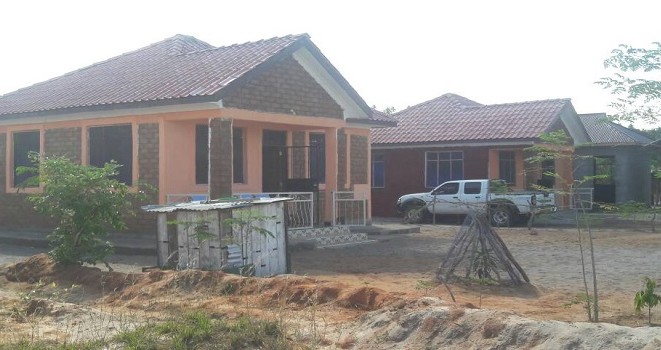 Baadhi ya nyumba za wanachama wa SHIWATA zilizojengwa kwa kutumia matofali ya kufungamana na vigae mkonge huko Mkuranga Mkoani Pwani
