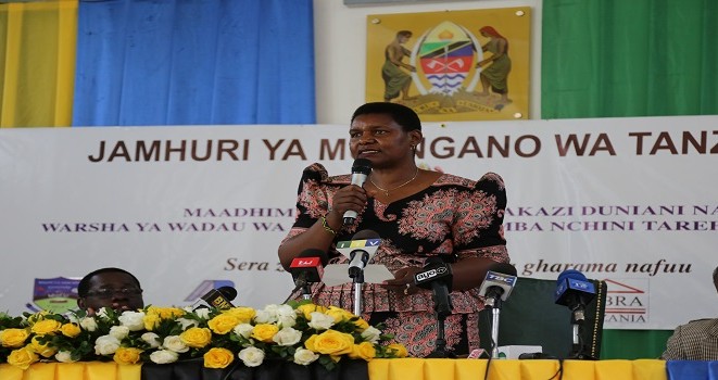 Naibu Waziri wa Wizara ya Ardhi, Nyumba na Maendeleo ya Makazi Mh.Dkt. Angeline Mabulla akifungua warsha ya wadau wa Ushirika wa Nyumba nchini katika ukumbi wa mikutano wa Karimjee Dar es salaam