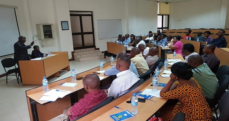 Kaimu Mkurugenzi Mkuu wa NHBRA akitoa hotuba ya ufunguzi kwenye semina ya uhamasishaji kwa watumishi wa Wakala kwenye ukumbi wa UDBS-UDSM
