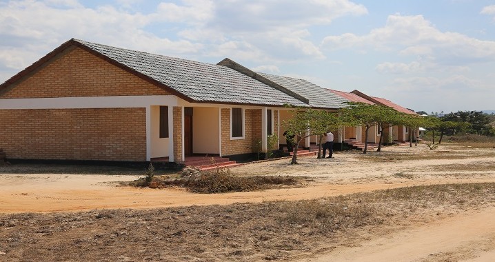 Nyumba za kuishi zilizojengwa na kuezekwa kwa kutumia teknolojia zilizotafitiwa na NHBRA huko Chamazi Jijini Dar Es Salaam